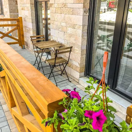 Konstantin & דירה