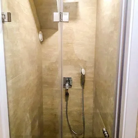 Konstantin & דירה *