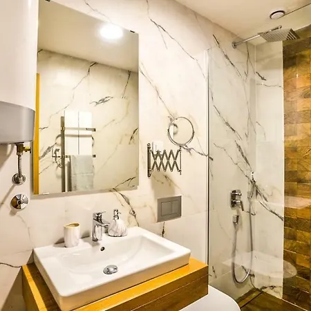 דירה Konstantin & *